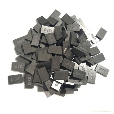 Đặt hàng tùy chỉnh YG8 hợp kim Tungsten Carbide Brazed Tips với mật độ 14,75 g/cm3 Dụng độ 90,0 HRA và TRS 3200 Mpa